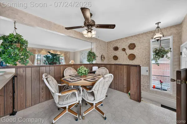 8308 Darlene ST, Warren, MI 48093