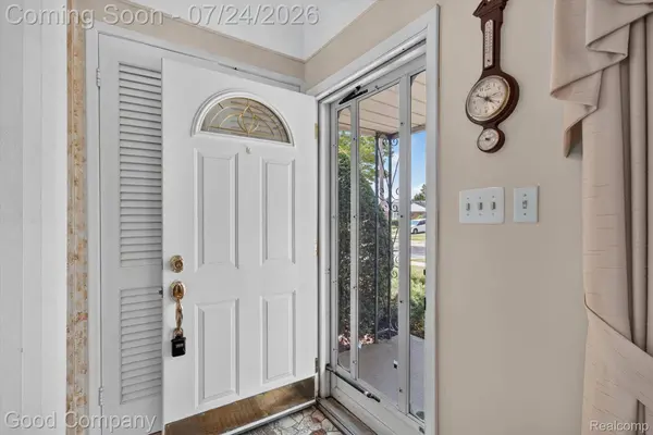 8308 Darlene ST, Warren, MI 48093