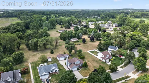 581 Hampton CT, Wixom, MI 48393