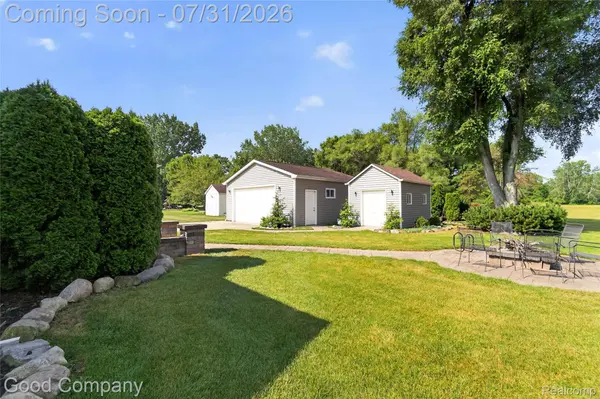 581 Hampton CT, Wixom, MI 48393