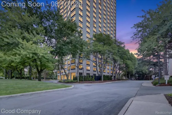 5000 Town CTR #1402