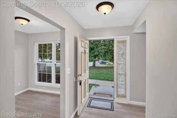 861 Langdon CT, Rochester Hills, MI 48307