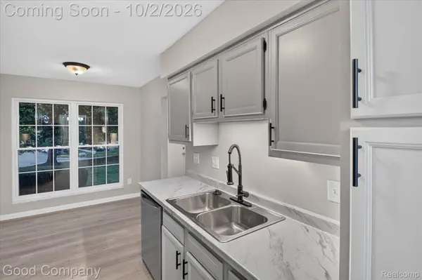 861 Langdon CT, Rochester Hills, MI 48307