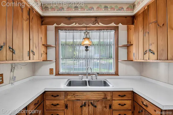 3071 Old Orchard DR, Waterford Charter Township, MI 48328