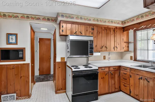 3071 Old Orchard DR, Waterford Charter Township, MI 48328
