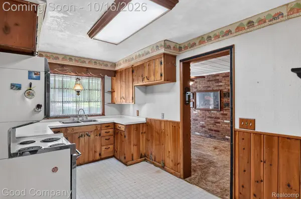 3071 Old Orchard DR, Waterford Charter Township, MI 48328