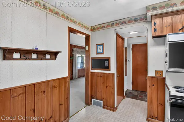 3071 Old Orchard DR, Waterford Charter Township, MI 48328
