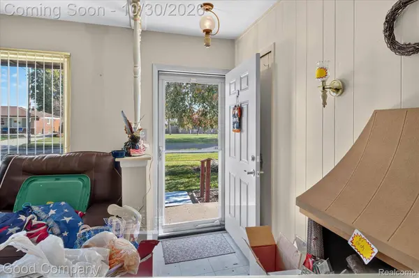 28421 Bradner DR, Warren, MI 48088
