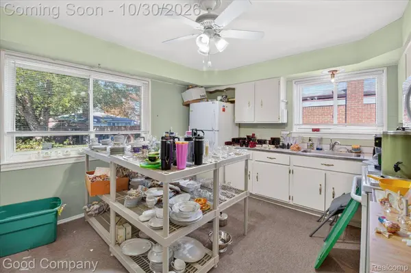 28421 Bradner DR, Warren, MI 48088