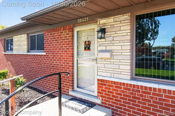 28421 Bradner DR, Warren, MI 48088