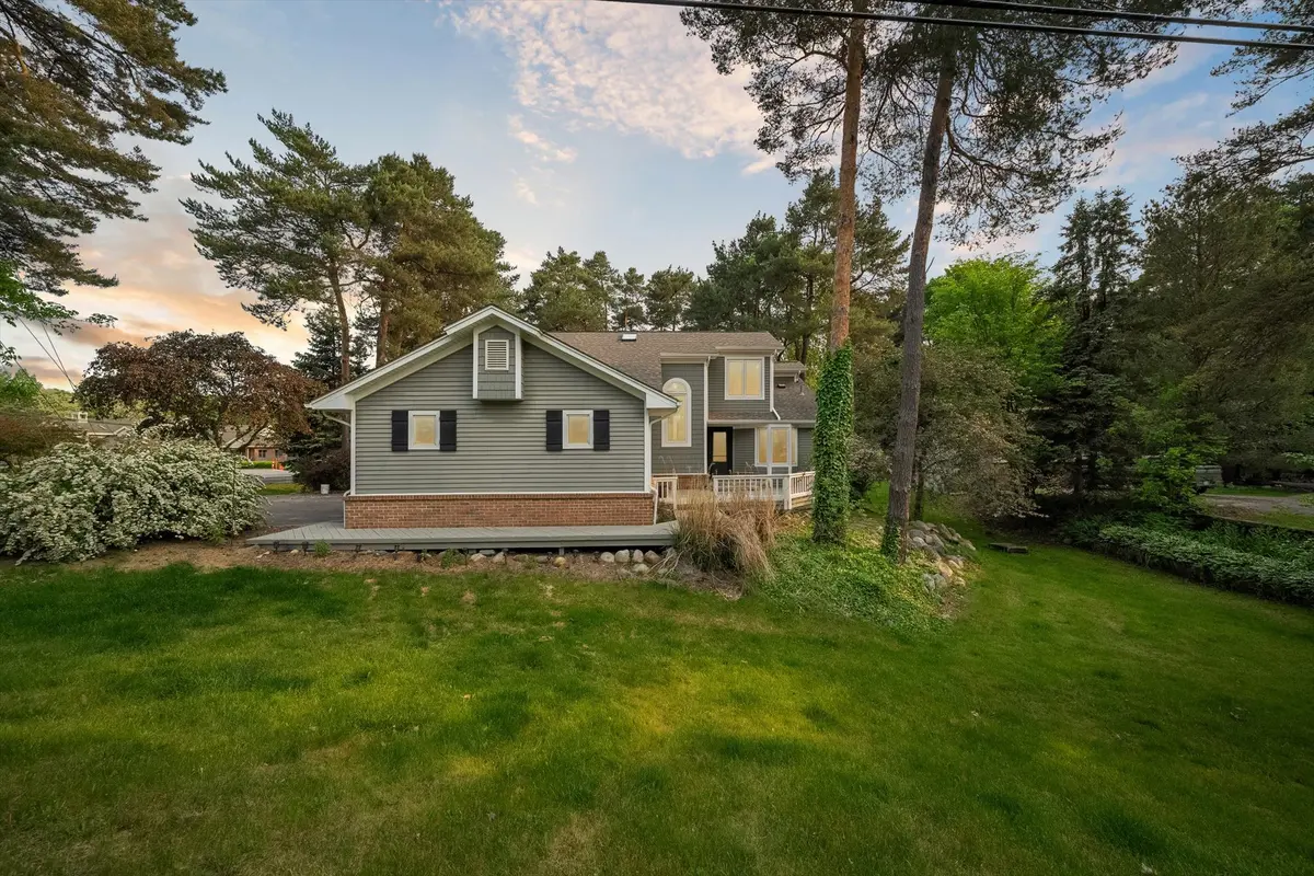 5490 Clarkston Rd, Clarkston, MI 48348-3710