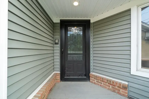 5490 Clarkston Rd, Clarkston, MI 48348-3710