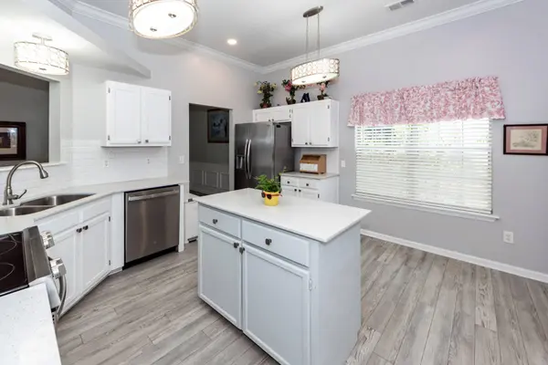 1231 Center Lake Dr, Mount Pleasant, SC 29464