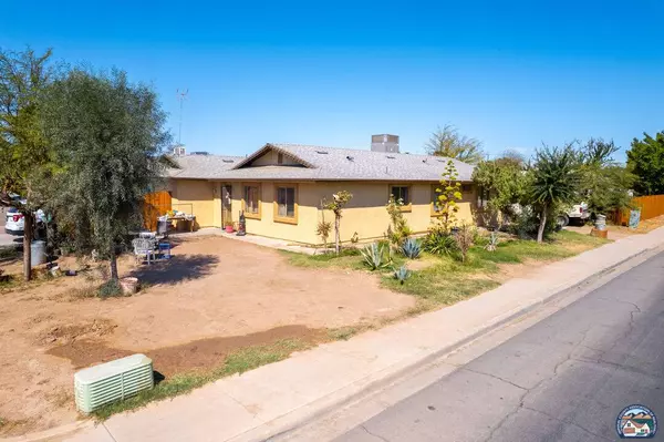 977 Salvador Guilin St, Calexico, CA 92231