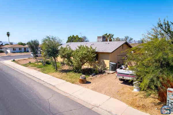 977 Salvador Guilin St, Calexico, CA 92231