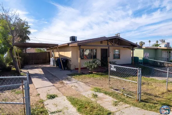 38 Las Flores Dr, Calexico, CA 92231