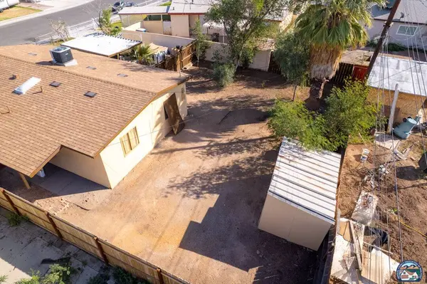 38 Las Flores Dr, Calexico, CA 92231