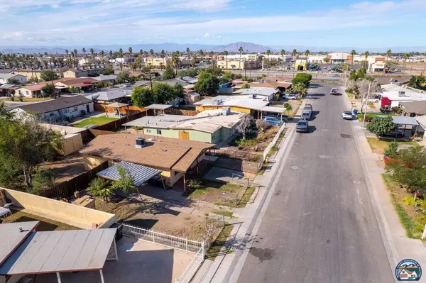 38 Las Flores Dr, Calexico, CA 92231