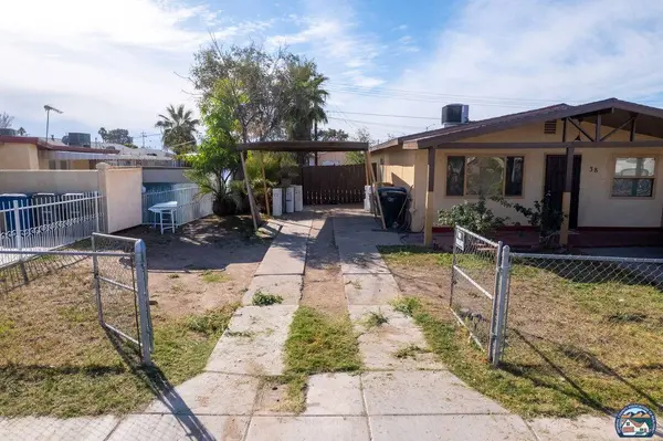 38 Las Flores Dr, Calexico, CA 92231