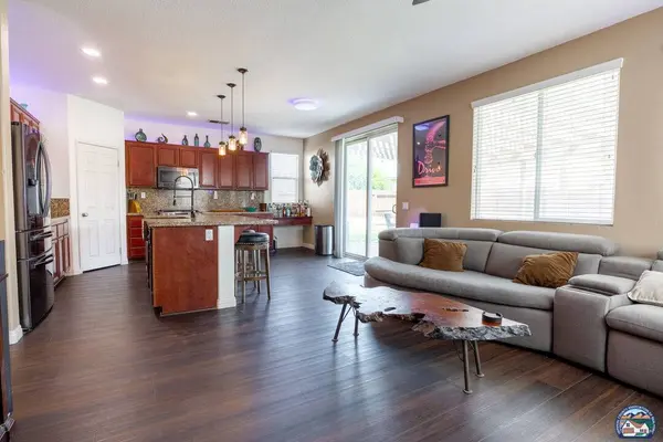 956 Palmview Ave, El Centro, CA 92243