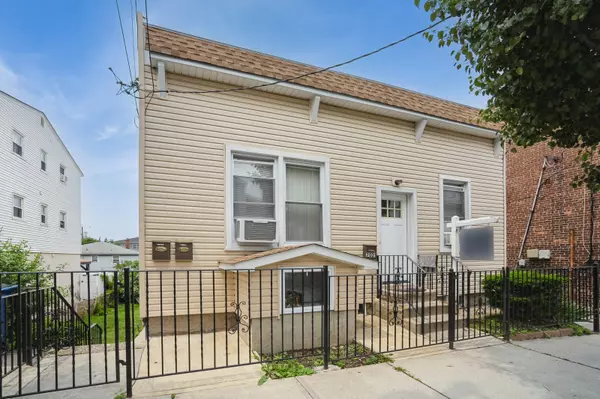 7021 Durham Ave, North Bergen, NJ 07047-3927