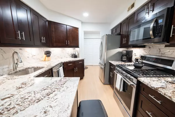 Little Falls, NJ 07424-1664,5 Tulip Cres #1C