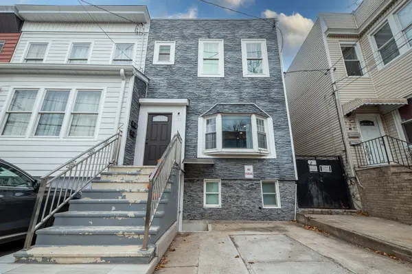 136 North St, Jersey City, NJ 07307-2551