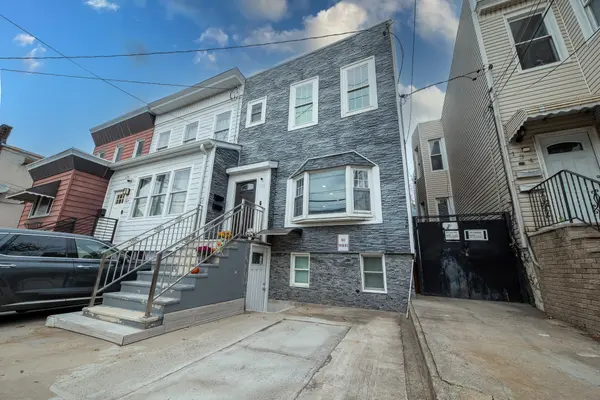 136 North St, Jersey City, NJ 07307-2551