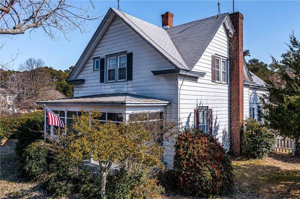 21 Summers LN, White Stone, VA 22578