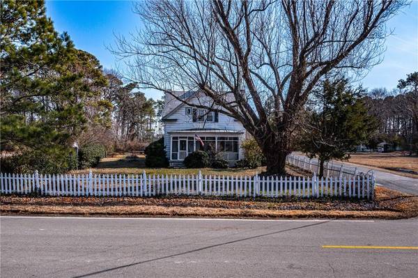 21 Summers LN, White Stone, VA 22578