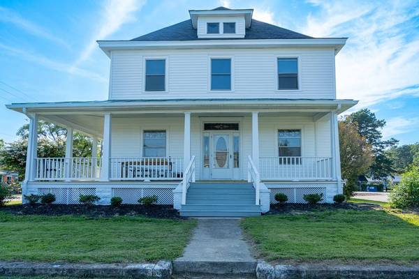 89 Main Street N, Kilmarnock, VA 22482