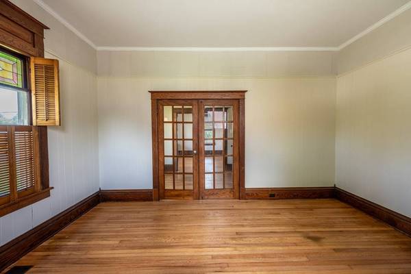 89 Main Street N, Kilmarnock, VA 22482