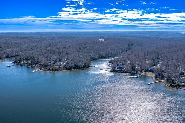 407 Loblolly Ln, Weems, VA 22576