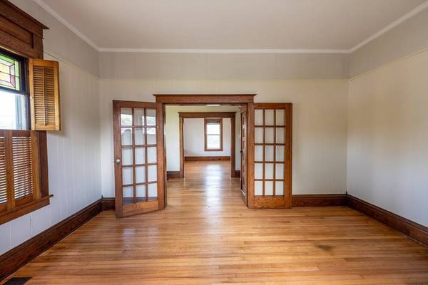 89 Main Street N, Kilmarnock, VA 22482