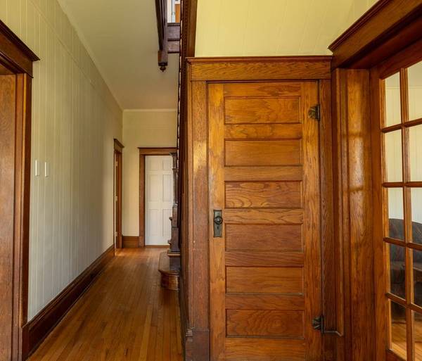 89 Main Street N, Kilmarnock, VA 22482