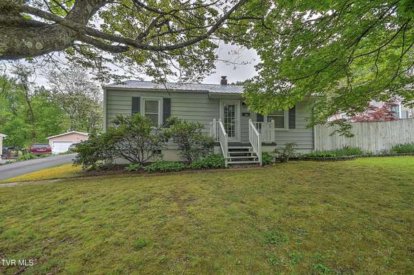 1202 Barton St ST, Johnson City, TN 37604