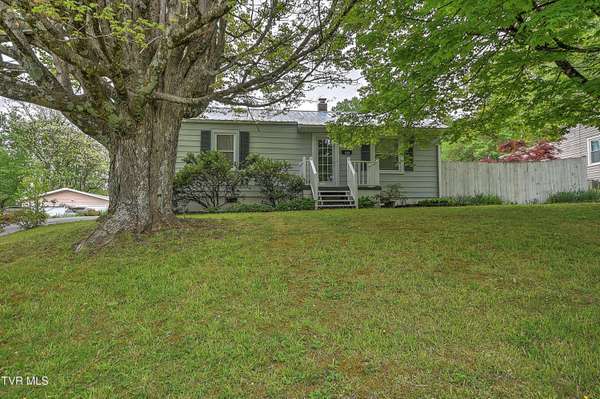 1202 Barton St ST, Johnson City, TN 37604