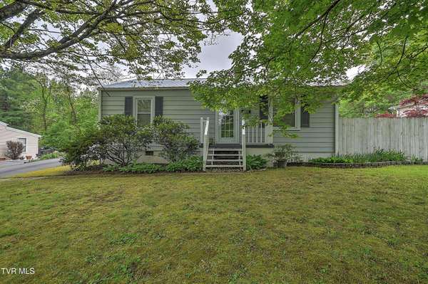 1202 Barton St ST, Johnson City, TN 37604