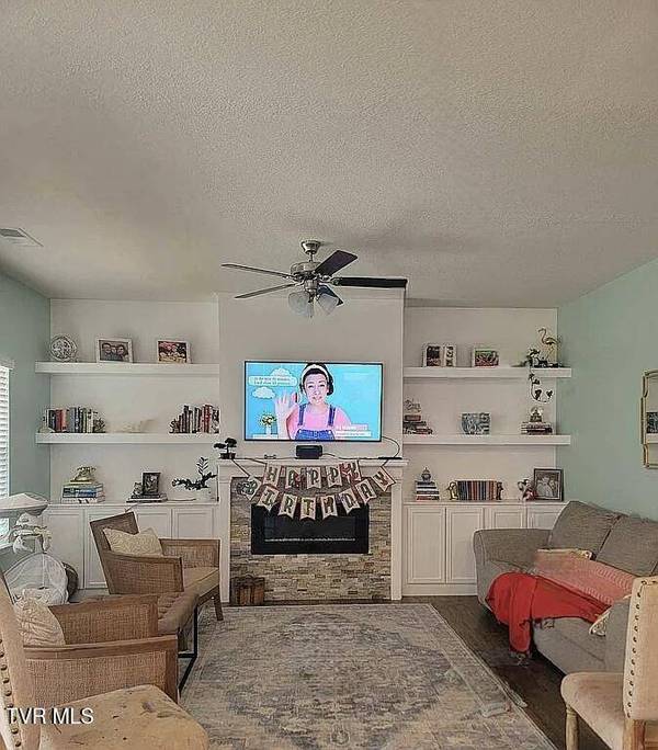 1202 Raccoon LN, Piney Flats, TN 37686