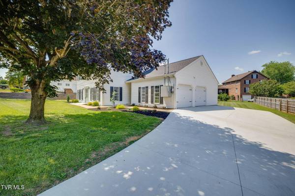 441 Oakmont DR, Kingsport, TN 37663