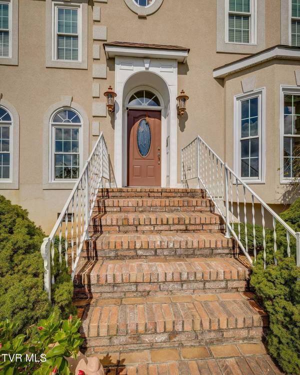 628 Red Oak Plantation DR, Kingsport, TN 37663