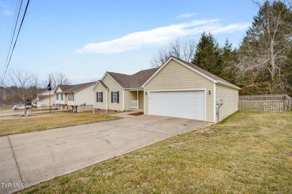 1019 Fox Meadows CIR, Bluff City, TN 37618