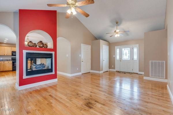 1019 Fox Meadows CIR, Bluff City, TN 37618