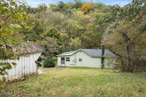 180 Mcqueen Hollow RD, Johnson City, TN 37601