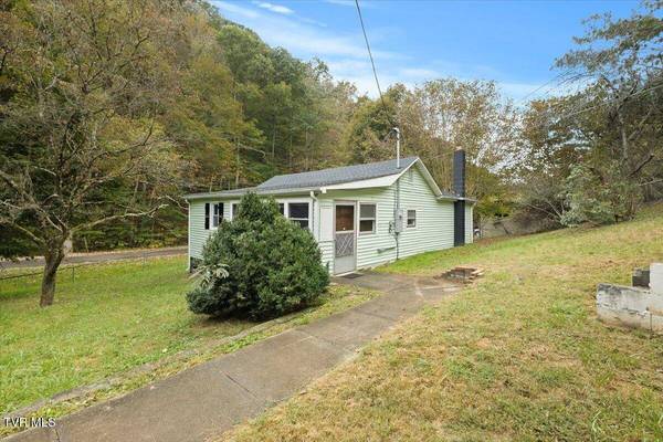 180 Mcqueen Hollow RD, Johnson City, TN 37601