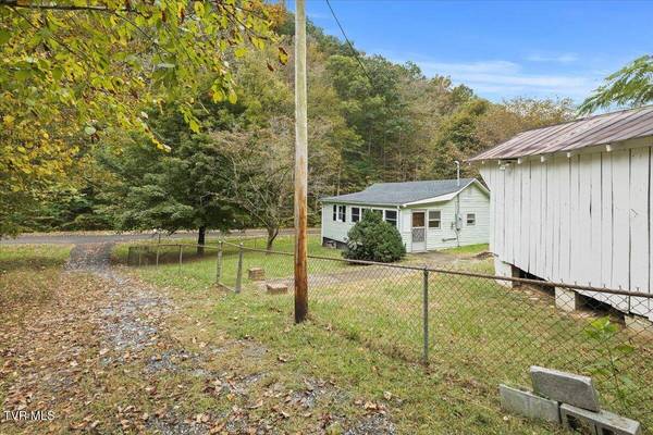 180 Mcqueen Hollow RD, Johnson City, TN 37601