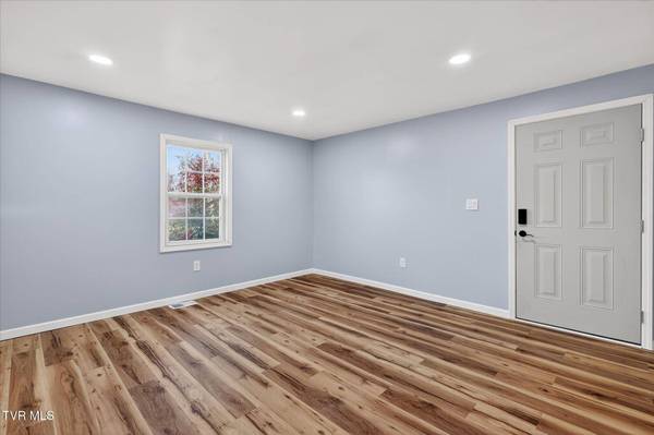 127 Kinley DR, Johnson City, TN 37604
