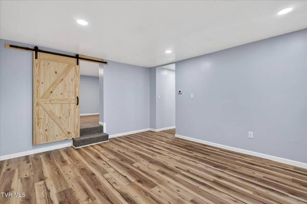 127 Kinley DR, Johnson City, TN 37604