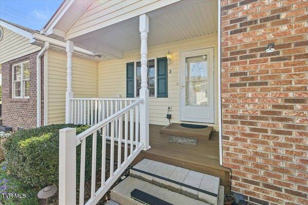 703 Main ST #Apt 3, Elizabethton, TN 37643