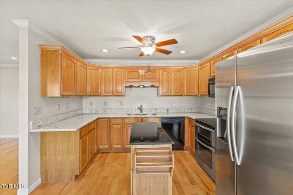 703 Main ST #Apt 3, Elizabethton, TN 37643